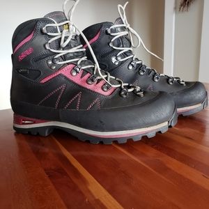 Women's 9.5 Asolo Lagazuoi mountaineering or hiking boots for ladies